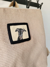 Kép betöltése a galériamegjelenítőbe: Házi kedvenc hímzések - táskával