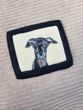 Kép betöltése a galériamegjelenítőbe: Házi kedvenc hímzések - táskával