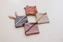 Kép betöltése a galériamegjelenítőbe: Baba törölköző - mintás