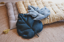 Kép betöltése a galériamegjelenítőbe: Levélpárna