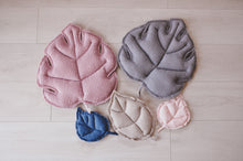 Kép betöltése a galériamegjelenítőbe: Levélpárna