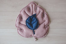 Kép betöltése a galériamegjelenítőbe: Levélpárna