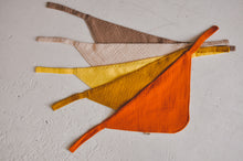 Kép betöltése a galériamegjelenítőbe: Nyálkendő