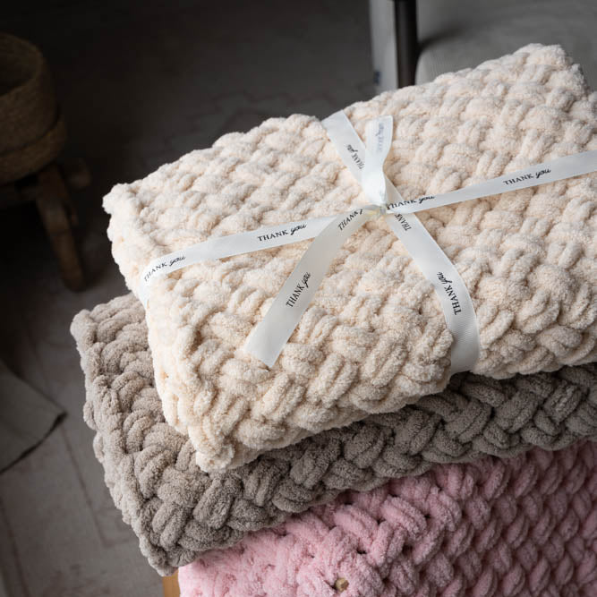 Crossed plüss takaró