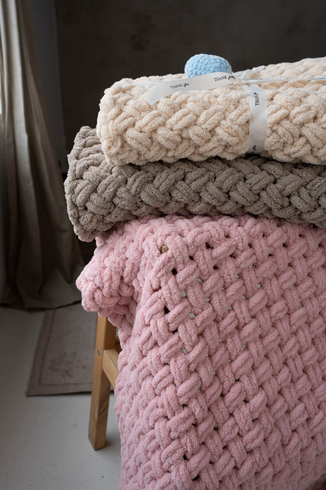 Crossed plüss takaró