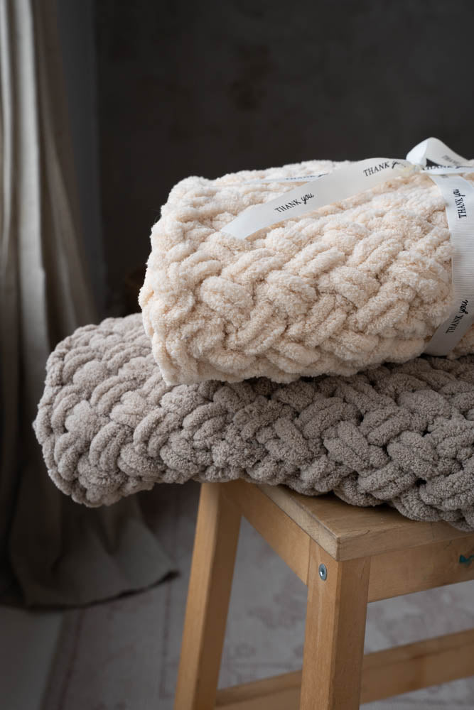 Crossed plüss takaró