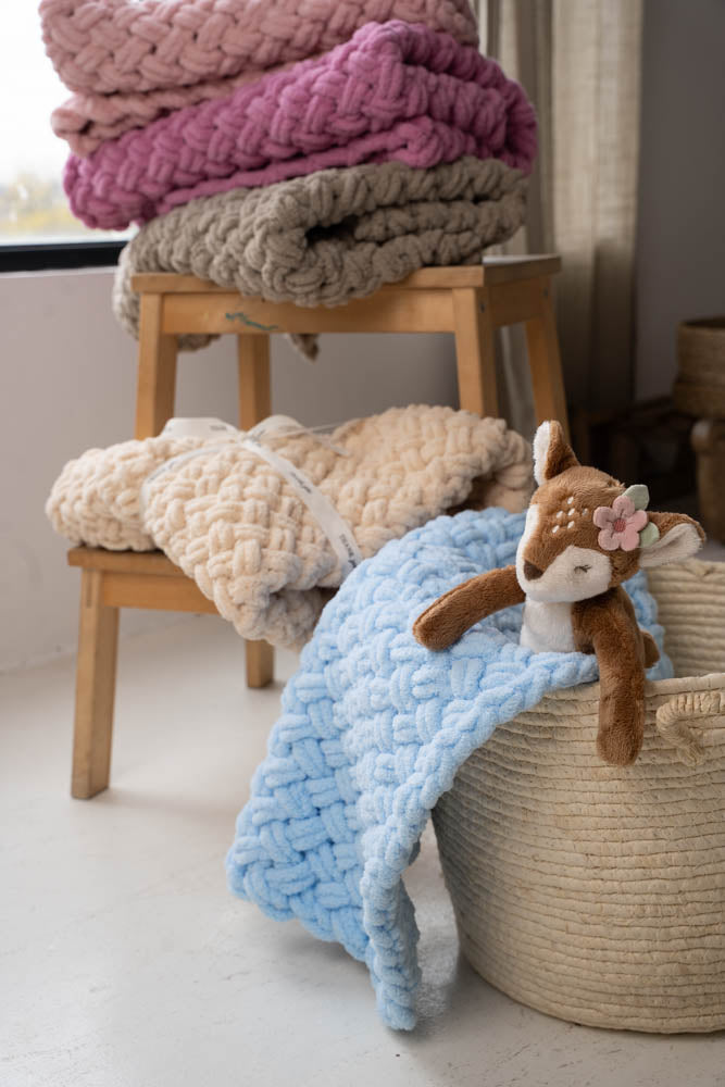 Crossed plüss takaró