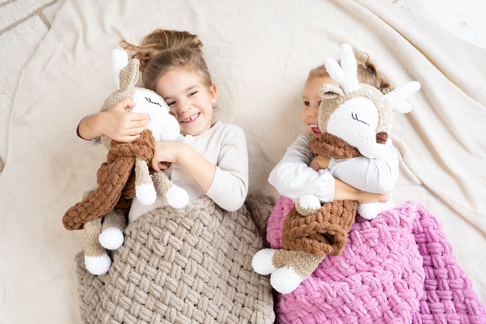 Crossed plüss takaró