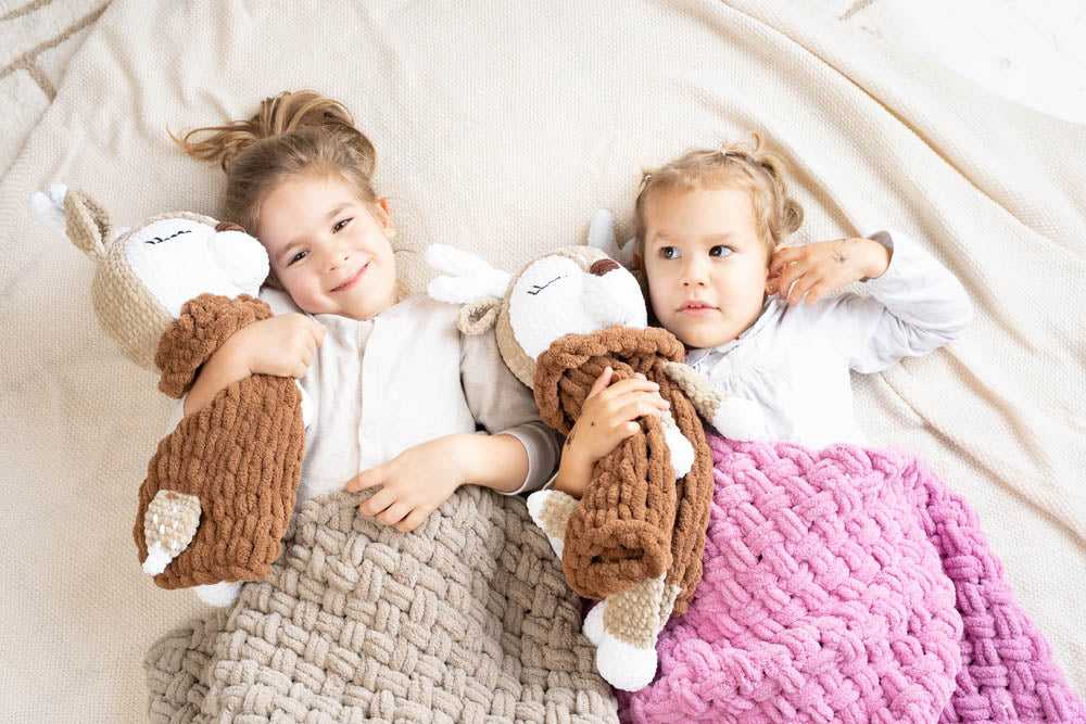 Crossed plüss takaró